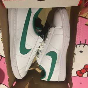 brand new !!! Nike sneaker size 39